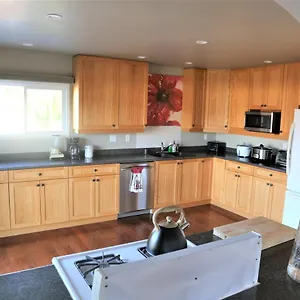 4 Bedroom House Near Lagoon , Victoria Canada