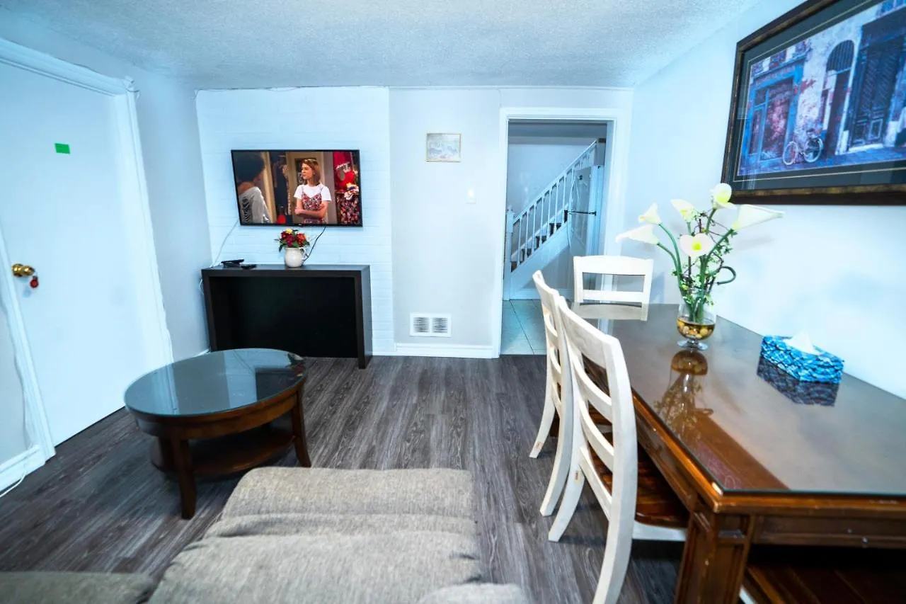 Cozy 3Br 2Bth Lower Unit, A Min To Hwy401, 404 & Dvp Villa Toronto 0*,